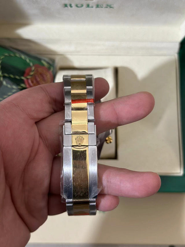 Rolex Cosmograph Daytona 40mm Oystersteel and Yellow Gold With Black Dial Watch